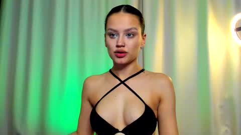 My name is Kiki  Help me with thumbps up please   online show from 25, 10, 2025