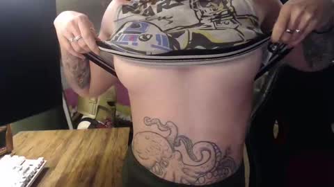 Snapshot of astraeasiren chatting on 9, 10, 2025 AstraeaSiren online show from 9, 10, 2025