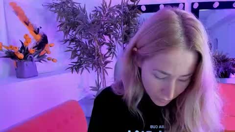 Snapshot of astramonroe chatting on 17, 9, 2025 astramonroe online show from 17, 9, 2025