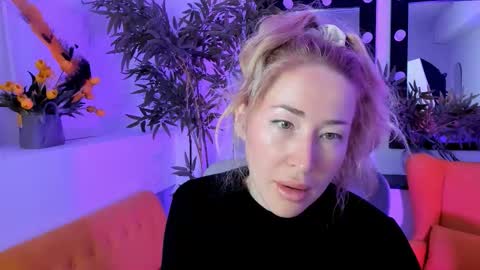 Snapshot of astramonroe chatting on 25, 9, 2025 astramonroe online show from 25, 9, 2025