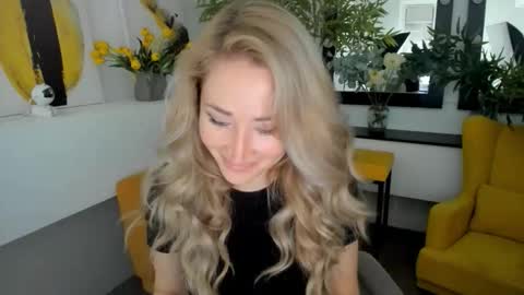Snapshot of astramonroe chatting on 17, 10, 2025 astramonroe online show from 17, 10, 2025