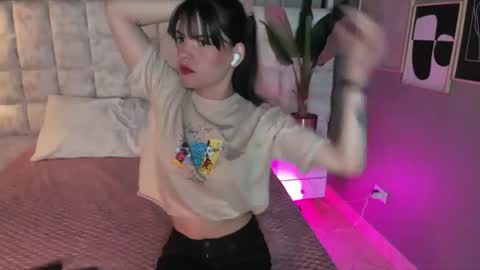 Snapshot of astrid_velle chatting on 2, 7, 2026 astrid_velle online show from 2, 7, 2026