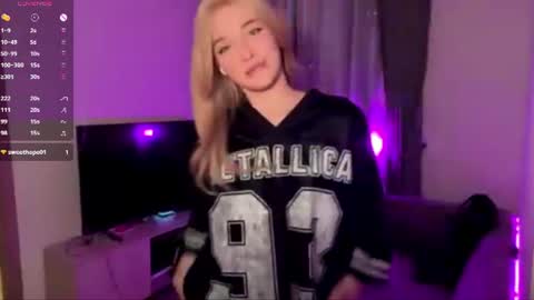 Snapshot of astridmosss chatting on 25, 7, 2026 Maya online show from 25, 7, 2026
