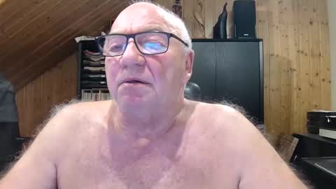 Snapshot of asusandy chatting on 6, 4, 2026 asusandy online show from 6, 4, 2026