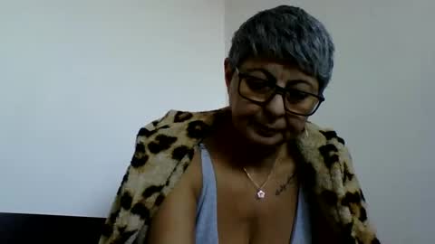 Snapshot of atikaarea chatting on 2, 1, 2025 atikaarea online show from 2, 1, 2025