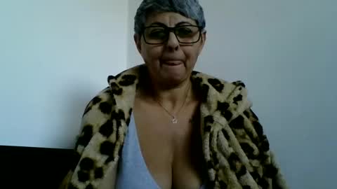 Snapshot of atikaarea chatting on 2, 1, 2025 atikaarea online show from 2, 1, 2025