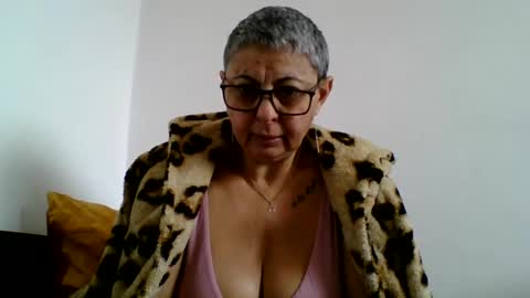 Snapshot of atikaarea chatting on 7, 2, 2025 atikaarea online show from 7, 2, 2025