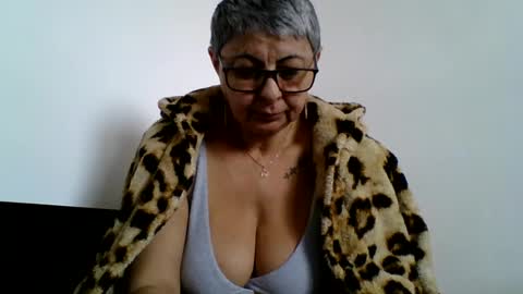 Snapshot of atikaarea chatting on 3, 3, 2025 atikaarea online show from 3, 3, 2025