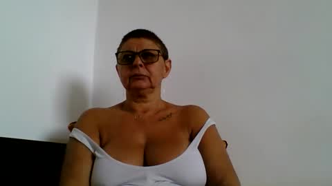 Snapshot of atikaarea chatting on 14, 9, 2025 atikaarea online show from 14, 9, 2025