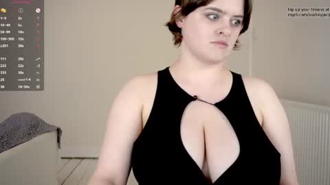 Snapshot of audreyjacq chatting on 10, 6, 2026 Audrey Jacq online show from 10, 6, 2026