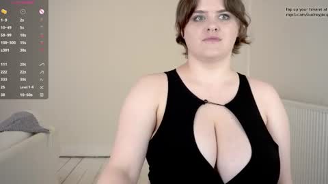 Audrey Jacq online show from 26, 6, 2026