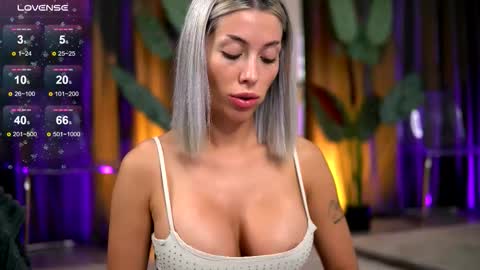 Snapshot of audreyzanne chatting on 19, 9, 2025 Isabella online show from 19, 9, 2025