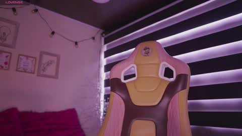 aura_rouss online show from 15, 11, 2025