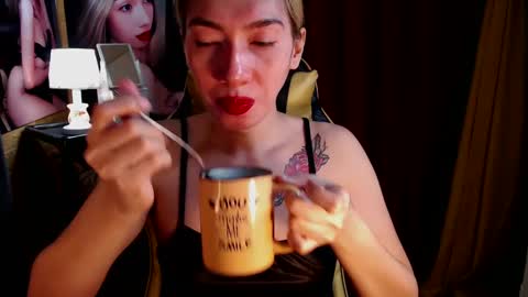 Snapshot of aurakharisma_xx chatting on 5, 12, 2024 Miss awra online show from 5, 12, 2024