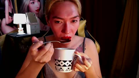 Snapshot of aurakharisma_xx chatting on 24, 12, 2024 Miss awra online show from 24, 12, 2024