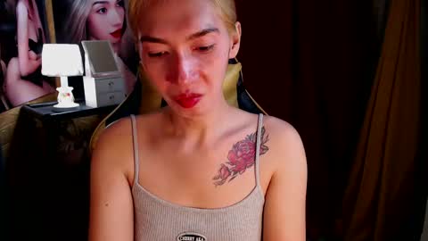 Snapshot of aurakharisma_xx chatting on 6, 1, 2025 Miss awra online show from 6, 1, 2025