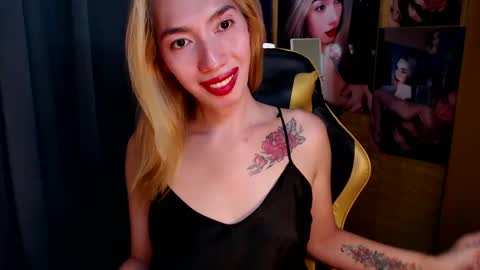 Snapshot of aurakharisma_xx chatting on 4, 2, 2025 Miss awra online show from 4, 2, 2025