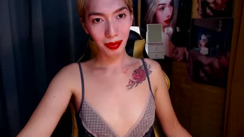 Snapshot of aurakharisma_xx chatting on 8, 2, 2025 Miss awra online show from 8, 2, 2025