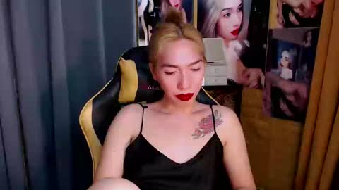 Snapshot of aurakharisma_xx chatting on 1, 3, 2025 Miss awra online show from 1, 3, 2025