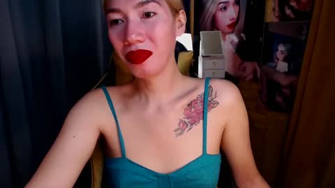 Snapshot of aurakharisma_xx chatting on 5, 3, 2025 Miss awra online show from 5, 3, 2025