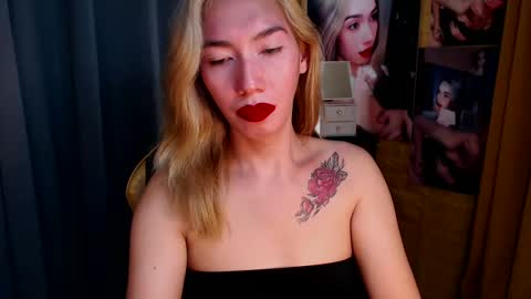 Snapshot of aurakharisma_xx chatting on 5, 3, 2025 Miss awra online show from 5, 3, 2025