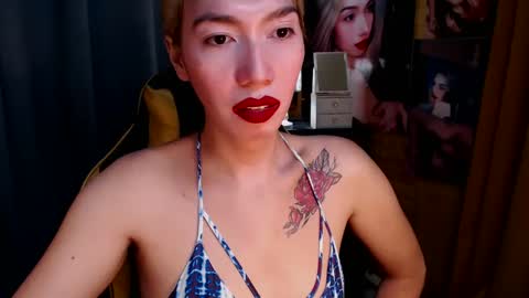 Snapshot of aurakharisma_xx chatting on 12, 3, 2025 Miss awra online show from 12, 3, 2025
