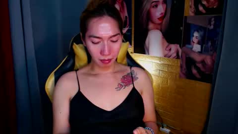 Snapshot of aurakharisma_xx chatting on 12, 9, 2025 Miss awra online show from 12, 9, 2025