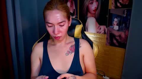 Snapshot of aurakharisma_xx chatting on 4, 10, 2025 Miss awra online show from 4, 10, 2025