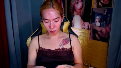 Snapshot of aurakharisma_xx chatting on 8, 10, 2025 Miss awra online show from 8, 10, 2025