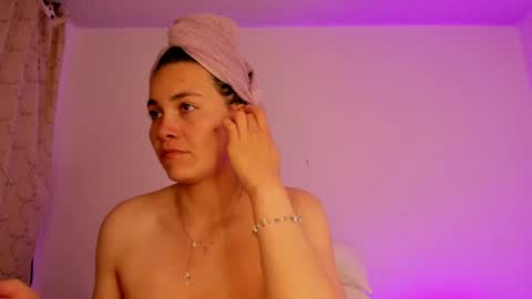 Snapshot of aurora_divine chatting on 18, 5, 2026 aurora_divine online show from 18, 5, 2026
