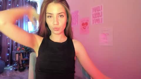 aurora_glow_211 online show from 18, 3, 2026