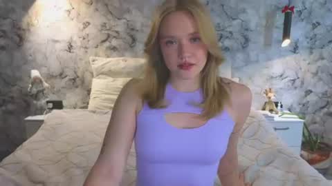 Snapshot of aurora_golden chatting on 8, 7, 2026 Kate online show from 8, 7, 2026