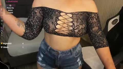 Snapshot of aurora_johnson_ chatting on 17, 12, 2024 A U R O R A online show from 17, 12, 2024