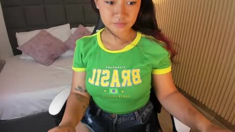 Snapshot of aurora_johnson_ chatting on 21, 12, 2024 A U R O R A online show from 21, 12, 2024