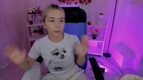 aurorawrenfield online show from 1, 10, 2025