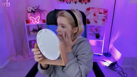 aurorawrenfield online show from 3, 11, 2025