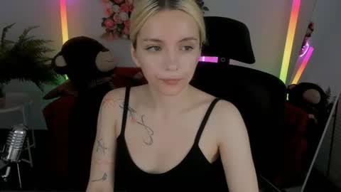 aurorawrenfield online show from 12, 6, 2026