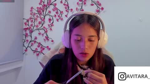 Snapshot of ava_broown chatting on 13, 5, 2026 online show from 13, 5, 2026