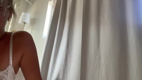 Snapshot of avaamonroe chatting on 22, 10, 2025 Ava Monroe online show from 22, 10, 2025