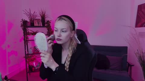 Ava nonude online show from 11, 9, 2025