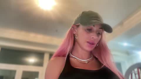 Snapshot of avalonnfoxx chatting on 16, 12, 2024 AvalonnFoxx online show from 16, 12, 2024