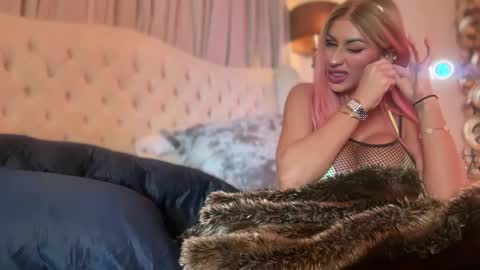 Snapshot of avalonnfoxx chatting on 18, 12, 2024 AvalonnFoxx online show from 18, 12, 2024