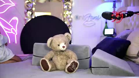 AvalonnFoxx online show from 15, 12, 2025