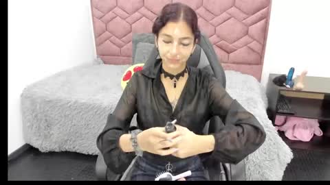 Snapshot of aveline_lux_ chatting on 12, 9, 2025 aveline_lux_ online show from 12, 9, 2025
