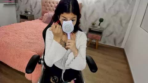 Snapshot of aveline_lux_ chatting on 24, 9, 2025 aveline_lux_ online show from 24, 9, 2025