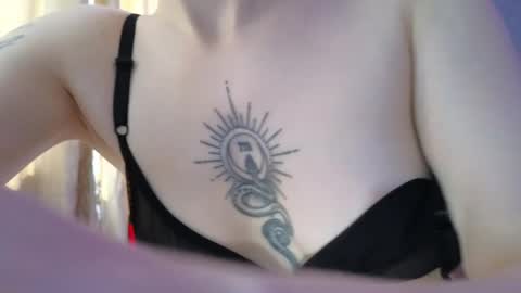 Snapshot of avgustina_love chatting on 9, 5, 2026 avgustina_love online show from 9, 5, 2026