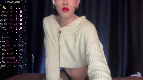 avril_pearly_ online show from 15, 12, 2024