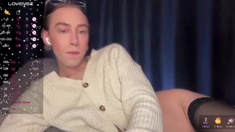 avril_pearly_ online show from 16, 12, 2024