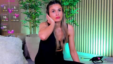 AVRILL CYRUX online show from 2, 1, 2025