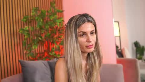 Snapshot of avrillcyrux chatting on 30, 4, 2026 AVRILL CYRUX online show from 30, 4, 2026